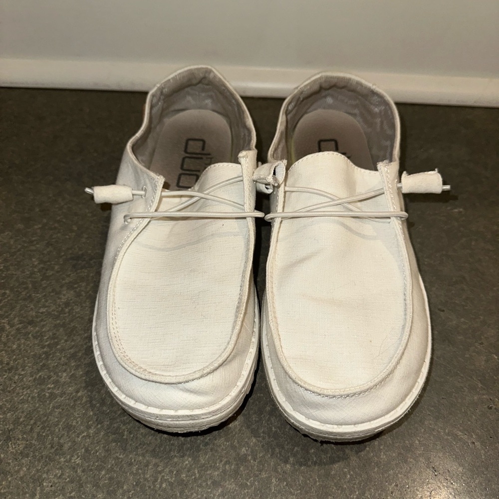 White Hey Dude Size 7